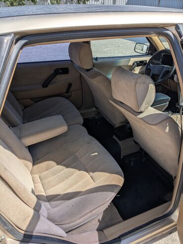 Volkswagen: Volkswagen Passat: 1989 г., 1.8 л, Автомат, Бензин, Седан — 11