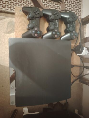 playstation 4 kiraye: Plesdesin 3 silim 2 ildi işlədirəm sonme qizmasi yoxdu içində 11 oyun