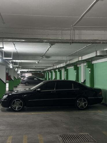 мерс лимузин: Представляем седан Mercedes-Benz S-Class черного цвета, модель W220