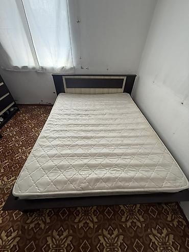 single bed mattress: Двуспальная кровать, Б/у, С матрасом, длина - 200 см — 1