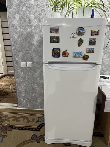Холодильники: Холодильник Indesit, Б/у, Двухкамерный