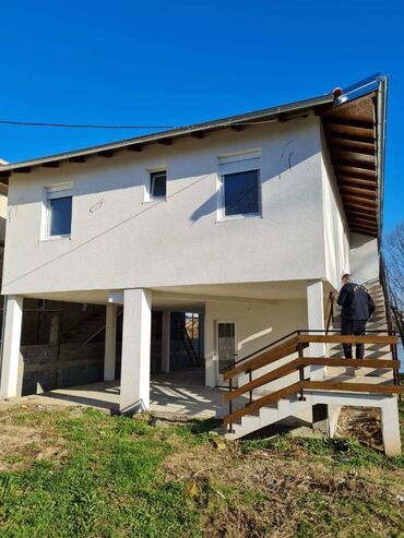 Kuće: 132 kv. m, 3 sobe