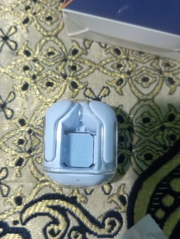 беспроводной пульт дистанционного управления: Миниатюрный Bluetooth-наушник-вкладыш (заушный), с зарядным кейсом