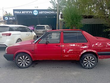авто в битом состоянии: Volkswagen Jetta: 1984 г., 1.8 л, Механика, Бензин, Седан