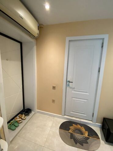 Uzunmüddətli kirayə mənzillər: Kirayə verilir: Bakı şəhərinin mərkəzində, dəniz mənzərəli, tam təchiz — 19