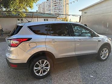 qadın ucun maşınlar: Ford Escape: 1.5 l | 2017 il 130000 km Ofrouder/SUV — 4