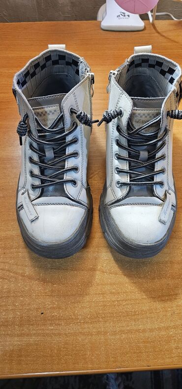 обувь 46: Продам б/у деми ботинки не утеплённые состояние хорошее не порванные