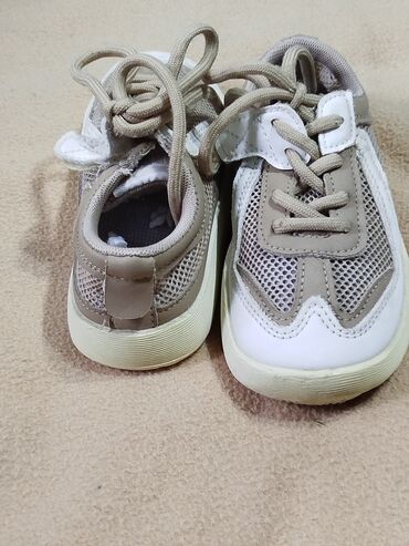 Детская обувь: Продаю детскую обувь в идеальном состоянии. Брали от 3500 сом. От 400 — 17