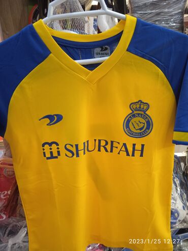 İdman formaları: Futbol ücün geyim- ;/komanda formaları./qiyməti 35 AZN.(metro — 2