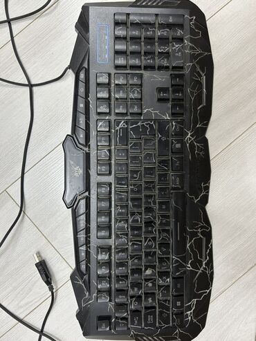 Noutbuklar üçün batareyalar: V-100 rgb led ışığlara malik klaviatura. Heç bir problemi yoxdur usb