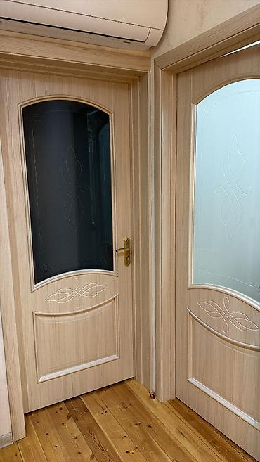 otaq qapllar: 5 ədəd otaq qapısı, yeni qapı alındığı üçün satılır. Ölçüləri 2*80sm — 2