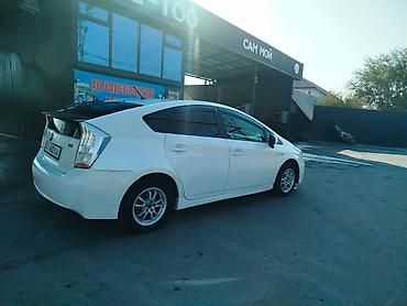 машины без прав: Toyota Prius: 2013 г., Гибрид, Лифтбек — 3