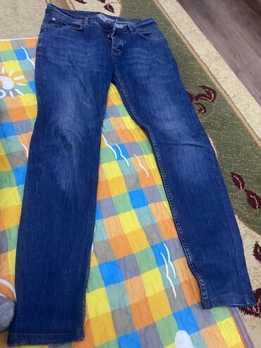 отдам даррм: Отдам даром мужские джинсы ( 34 размер) и футболку размер М