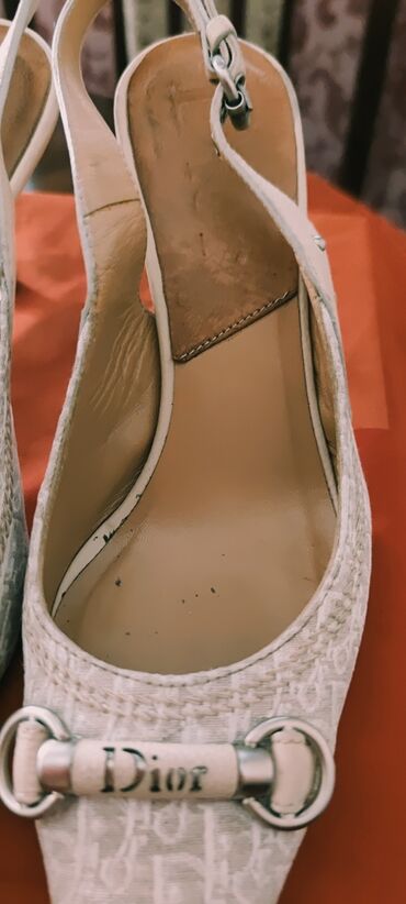 Salonke: Salonke, Dior, 37.5 — 12