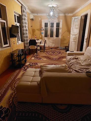 ev alqi satqi kiraye: Geniş və işıqlı zal otağı icarəyə/təklif olunur. Klassik üslubda — 1