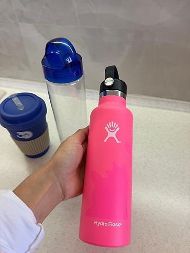 термосы оптом: Набор для напитков: термос-бутылка Hydro Flask, пластиковая бутылка — 2