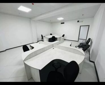 офис под аренду: Сдается офис с мебелью со всеми условиями на долгий срок Расположение
