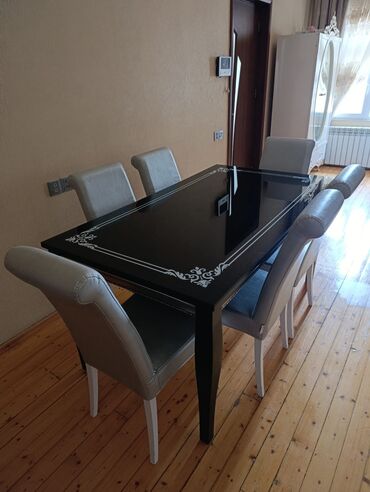 otaq qapları: Masa dəsti 6 stulla,masa təzədi, stullar işlənib 150₼. Ünvan