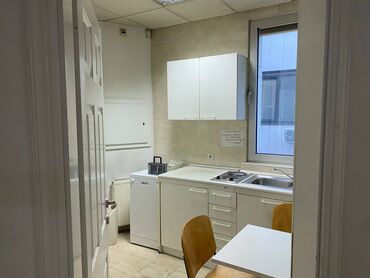 Poslovni prostor: Izdaje se ekskluzivan poslovni prostor 350m2 u poslovnoj zgradi na — 15