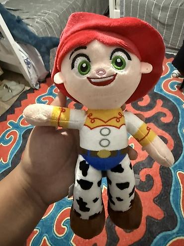 Оюнчуктар: Мягкая игрушка «Джесси» из вселенной мультфильма Toy Story. - Формат — 1