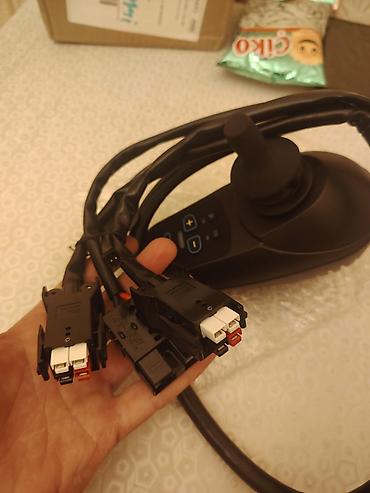 joystic: Elektrik əlil arabası üçün joystick və idarəetmə bloku.Eldə var — 4