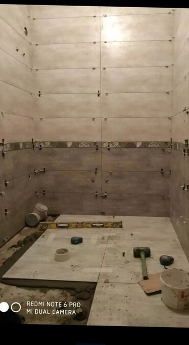 Укладка плитки: Резка плитки, Гидроизоляционные работы, Укладка плитки на откосы, окна, двери | Керамическая плитка, Керамогранитая плитка, Мозаичная плитка | Диагональная укладка, Горизонтальная укладка, Раскладка в разбежку Больше 6 лет опыта — 5