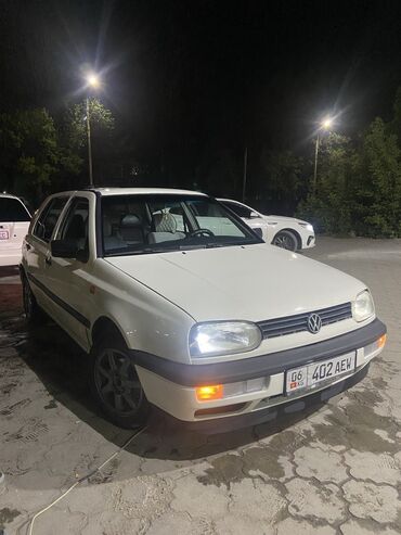 на гольф: Volkswagen Golf: 1993 г., 1.6 л, Механика, Бензин, Седан