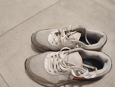 avion igracka za decu: Nike patike br 38, kao nove — 1