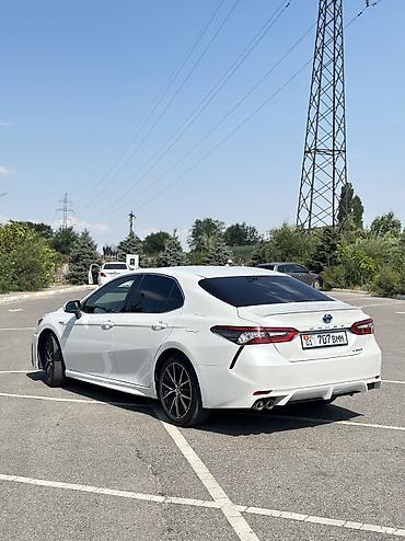 Toyota: Toyota Camry: 2023 г., 2.5 л, Гибрид — 3