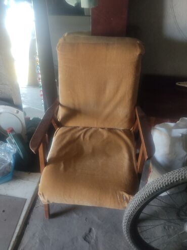 что подарить девушке на новый год в бишкеке: Кресло с деревянными подлокотник настенная полка книжная тумбочка -