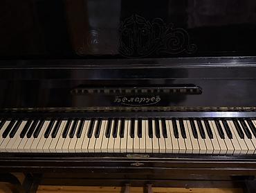Belarus markalı akustik pianino – vertikal (upright) model. - Korpus