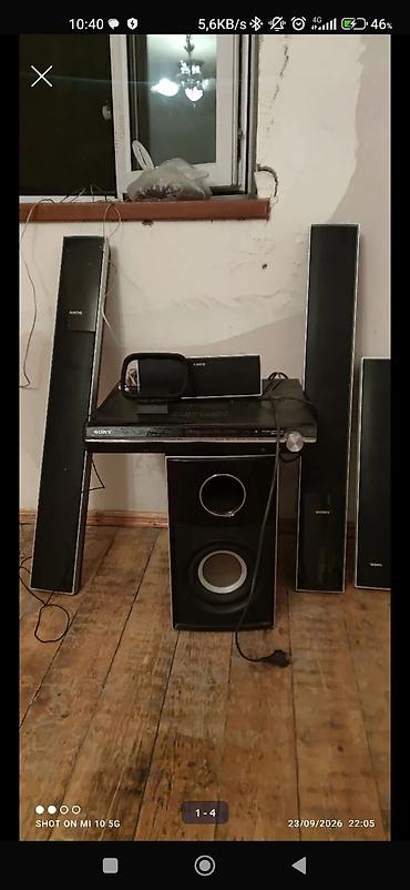 sony musiqi: Sony ev kinoteatrı audio sistemi. Dəstə aşağıdakı hissələr daxildir — 1