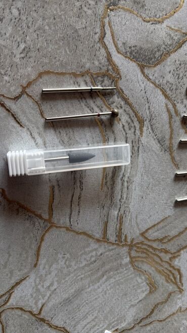 Manikür, pedikür aparatları: Manikür üçün avadanlıq dəsti tək tək də satılır hər biri Tərkib: - — 53