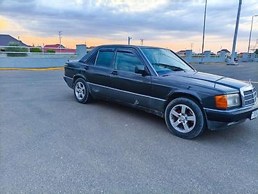 190 satışı: Mercedes-Benz 190 (W201) sedan - Kuzov: 4 qapılı sedan, qara rəng - — 4