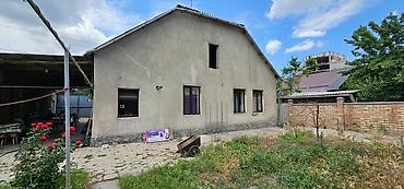 Дом с участком и хозпостройками - Отдельно стоящий жилой дом с at lalafo.kg Дом с участком и хозпостройками - Отдельно стоящий жилой дом с