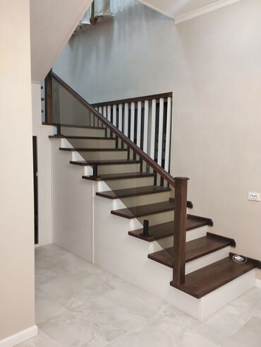 Деревянные лестницы: Деревянная лестница Для дома, Форма лестницы: Много-маршевая, Стиль: Классический — 10