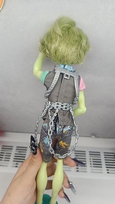 ucuz kuklalar: Monster high - Рorter geiss - Yaşıl tonlarda bədən və saç, yanlara dar — 4