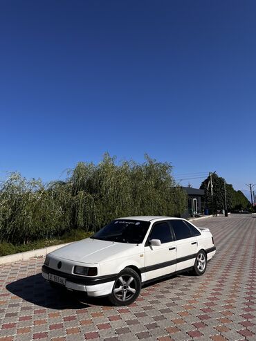 автокраска в баллончиках бишкек: Автомобиль Volkswagen Passat B3 белого цвета, известный своей