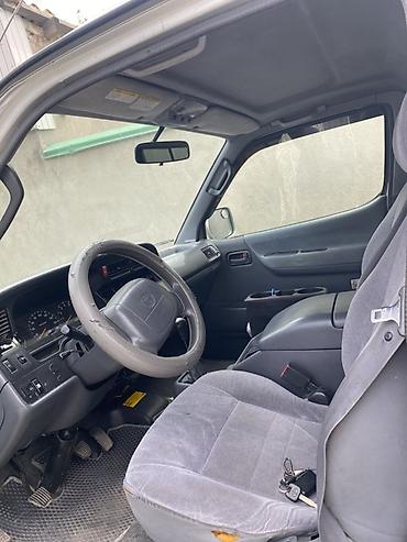 авари: Toyota Hiace: 2003 г., 2.5 л, Механика, Газ, Минивэн — 6