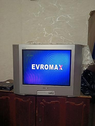 Televizorlar: Sony Trinitron kineskop televizor - Ekran: təxminən 21–25 düym (4:3 — 1