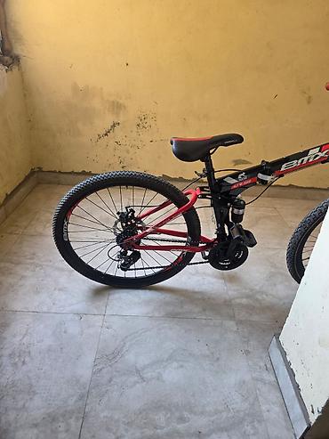 yesebet: BMX GTM tipli dağ velosipedi. Qara-qırmızı rəng kombinasiyasında — 3