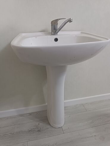 пьедесталом раковина с: Раковина для ванной, Особенности: Глянцевое, Материал: Керамика