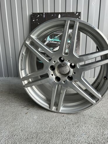 куплю титановую диску на 18: Литые Диски R 18 Mercedes-Benz, 1 шт, отверстий - 5, Б/у