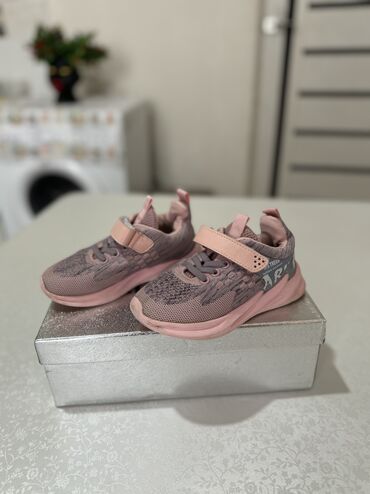 Women's Sneakers and athletic shoes: 1-2. Фото Кроссовки модные классные удобные для девочек. Размер 28 — 5