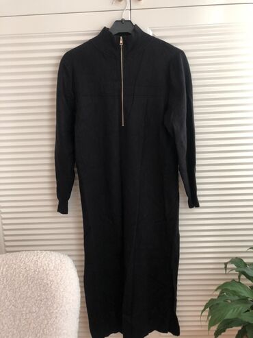 Dəstlər, kostyumlar: Qadın geyimləri dəsti 1) Qara don - Uzun, V-yaxa, sarğı (wrap) — 15