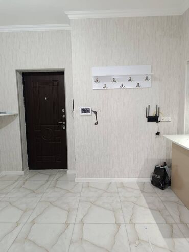 Uzunmüddətli kirayə mənzillər: Semaşkanın arxasında 20 mərtəbəli binanın 16-cı mərtəbəsində 2 otaqlı — 13