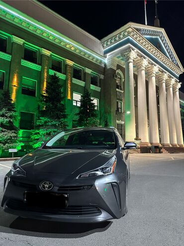 Toyota: Toyota Prius: 2019 г., 1.8 л, Вариатор, Гибрид, Седан