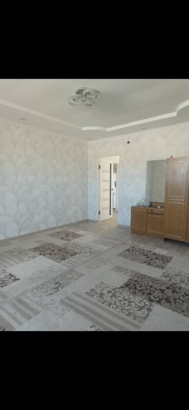 дом кочкор: 45 кв. м, 3 бөлмө, Забор, тосулган