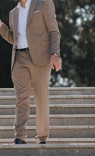 kostyumlar: Kişi kostyum dəsti – bej rəng Sadəcə 1 dəfə nişanda geyinilib təzədir — 1