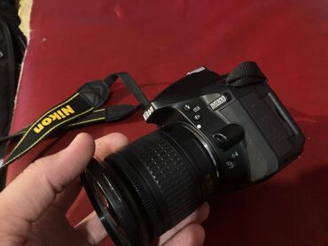 Lixiang: NIkon d5300 satilir 10-20mm lens batayrea ve zaryadnoy 4 gb kart
